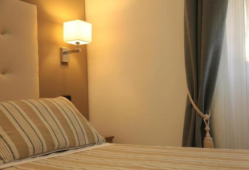 スタンダードトリプルルーム, Albergo Degli Amici