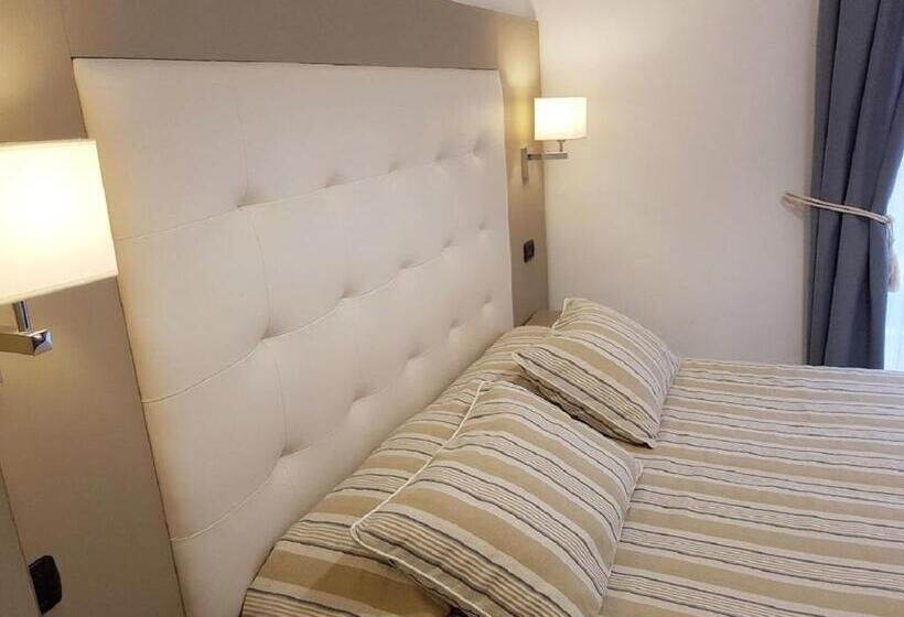 バルコニー付きスタンダードルーム, Albergo Degli Amici