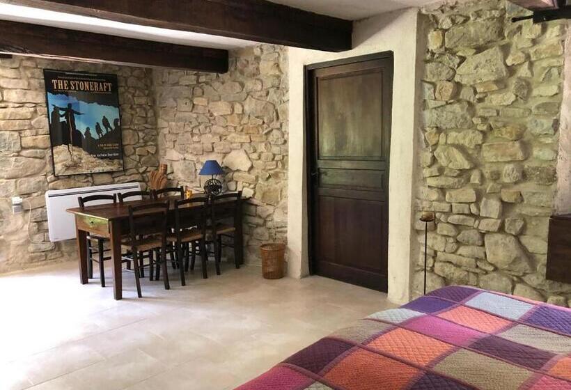 Номер Стандарт Трехместный, Weekend En Provence Hébergement Insolite