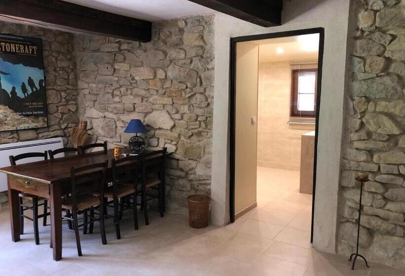 Номер Стандарт Трехместный, Weekend En Provence Hébergement Insolite