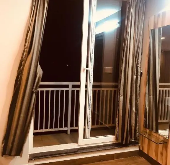 バルコニー付スタンダード４ベッドルーム, Sharada Residency