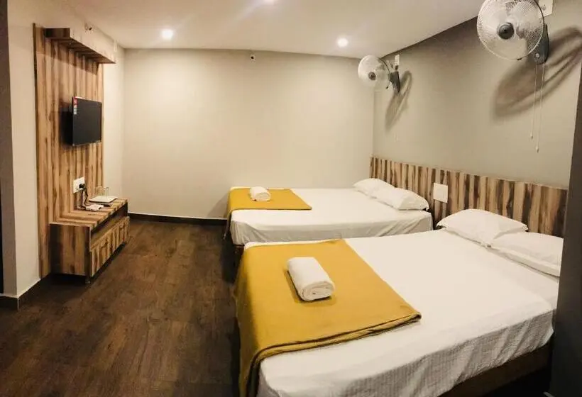 バルコニー付きデラックスルーム, Sharada Residency