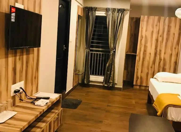 バルコニー付きスタンダードルーム, Sharada Residency