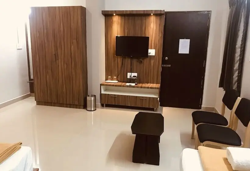 デラックスの４人部屋, Sharada Residency
