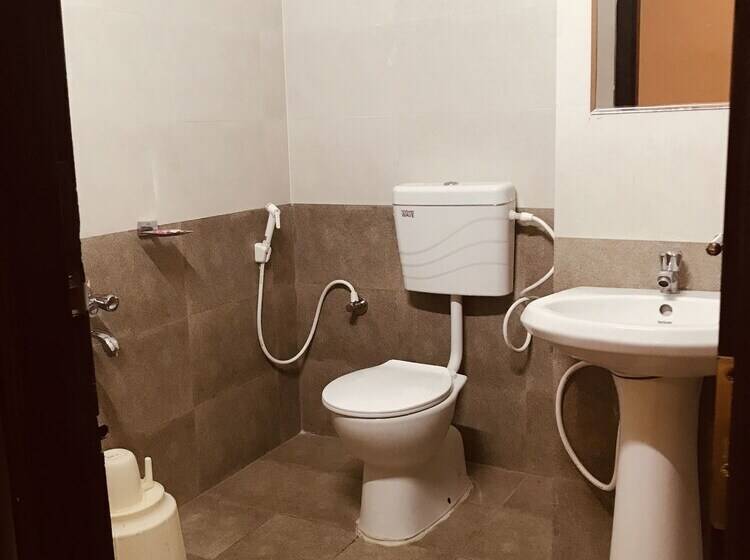 Quarto Quádruplo Deluxe, Sharada Residency