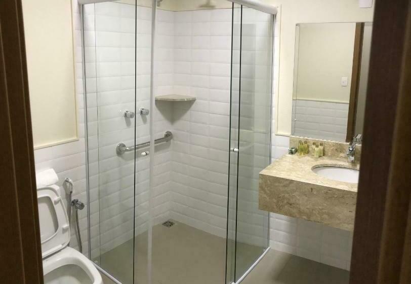 غرفة قياسية رباعية, Ipe Palace