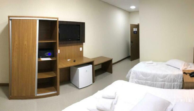 غرفة قياسية رباعية, Ipe Palace