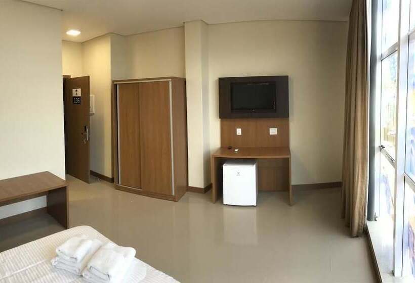 غرفة قياسية لذوى الاحتياجات الخاصة, Ipe Palace