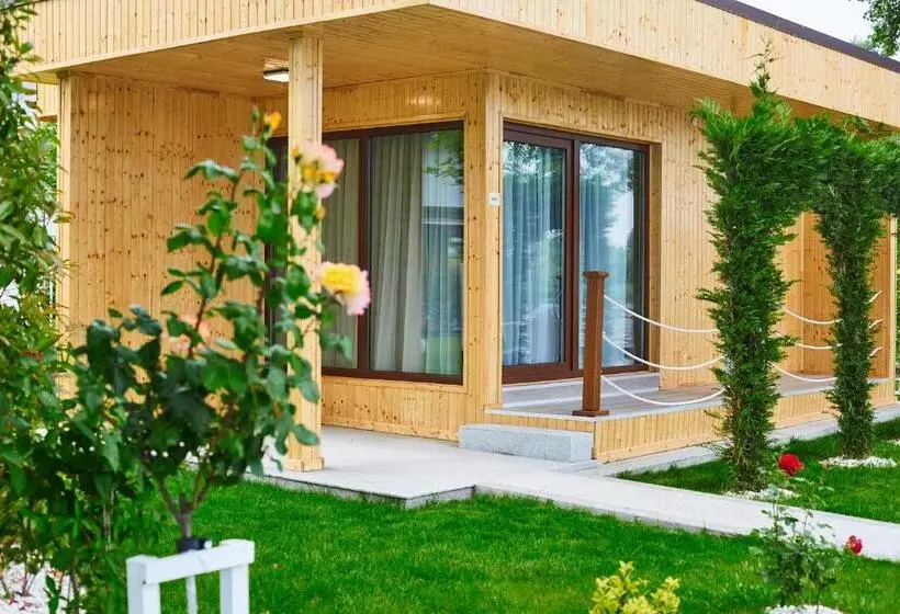 بانگلوی استاندارد, Lebada Luxury & Spa
