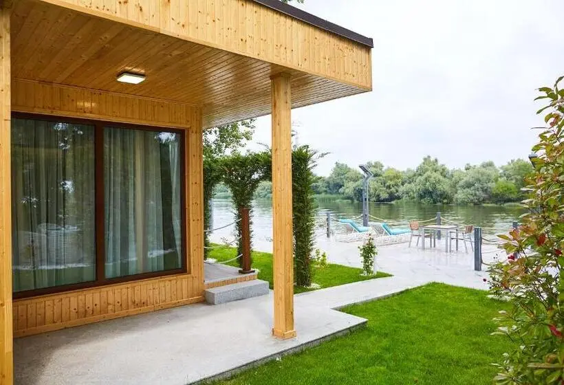 بانگلوی استاندارد, Lebada Luxury & Spa