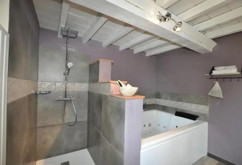キングサイズベッドのスタンダードルーム, Le Mas Des Colombes Chambres D Hôtes B&b & Spa