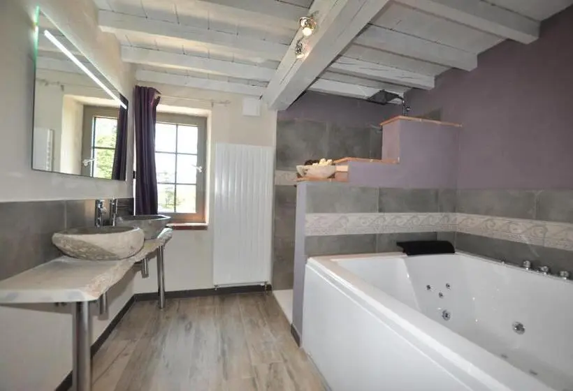キングサイズベッドのスタンダードルーム, Le Mas Des Colombes Chambres D Hôtes B&b & Spa