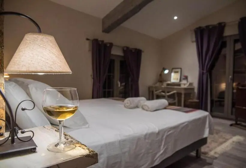 キングサイズベッドのスタンダードルーム, Le Mas Des Colombes Chambres D Hôtes B&b & Spa