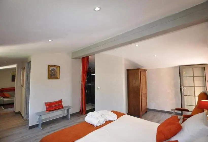キングサイズベッドのスーペリアルーム, Le Mas Des Colombes Chambres D Hôtes B&b & Spa