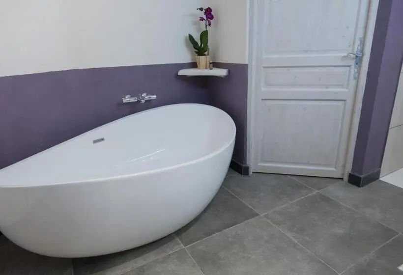キングサイズベッドのデラックススイート, Le Mas Des Colombes Chambres D Hôtes B&b & Spa