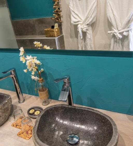 Номер Deluxe Кровать Кинг, Le Mas Des Colombes Chambres D Hôtes B&b & Spa