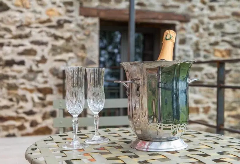 キングサイズベッドのデラックスルーム, Le Mas Des Colombes Chambres D Hôtes B&b & Spa