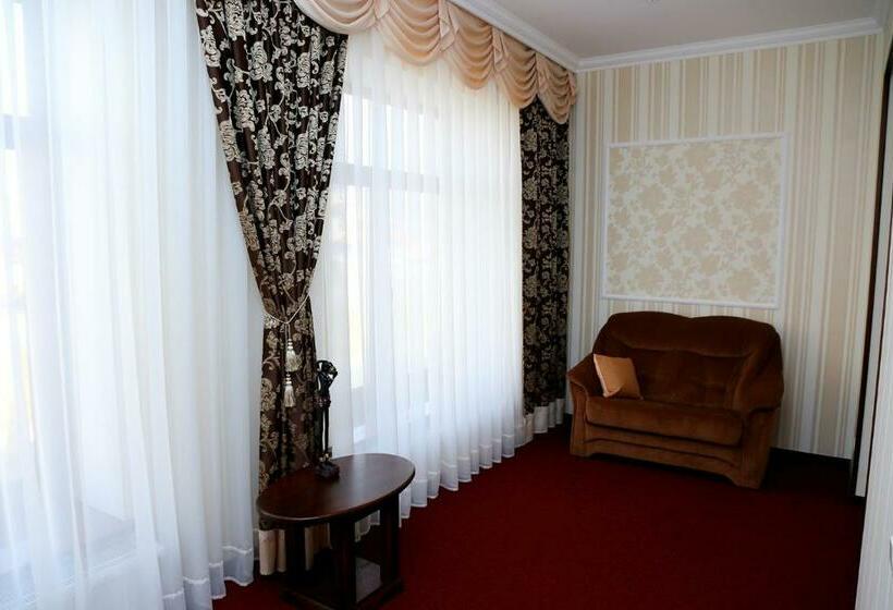 Полулюкс, Best Hotel And Restaurant Complex