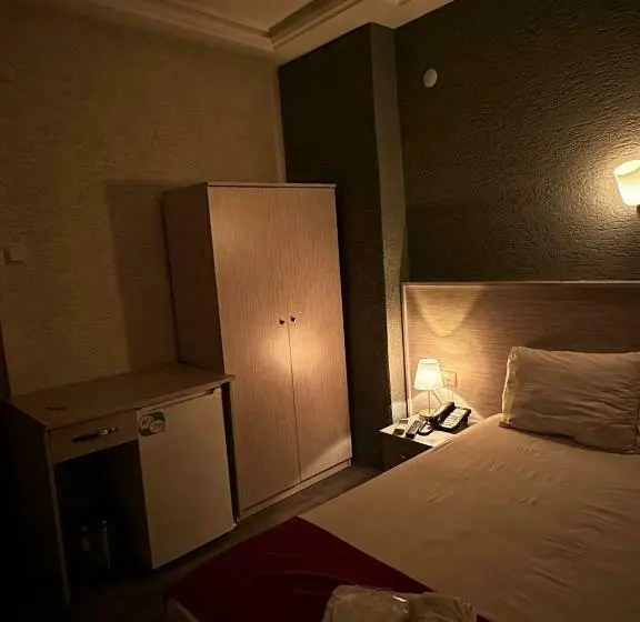 Standard Yhden Hengen Huone, Ferah