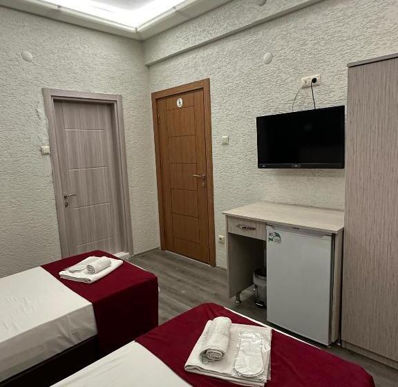 غرفة قياسية ثلاثية, Ferah