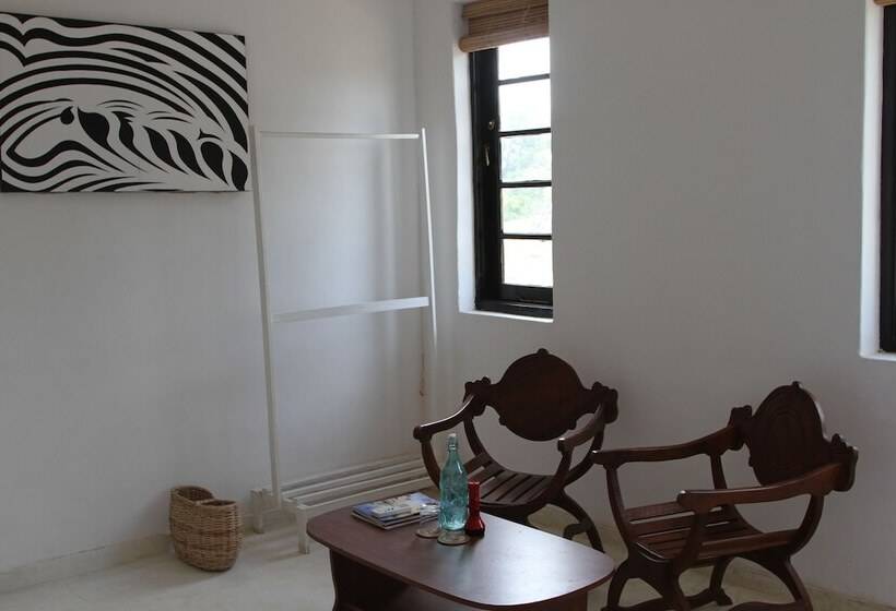 Family Suite, Udekki