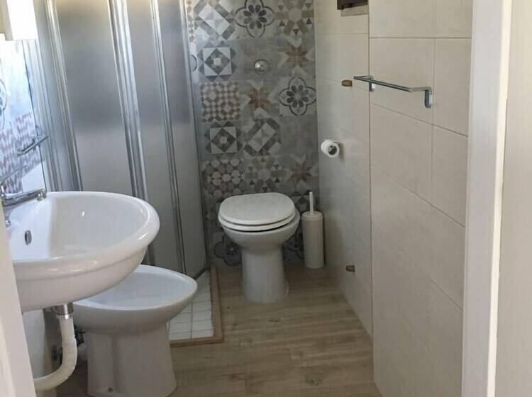 اتاق استاندارد, B&b Stellamarina