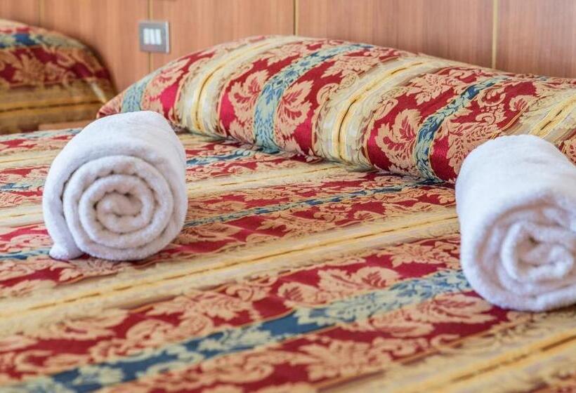Triple Room Sea View, Majestic