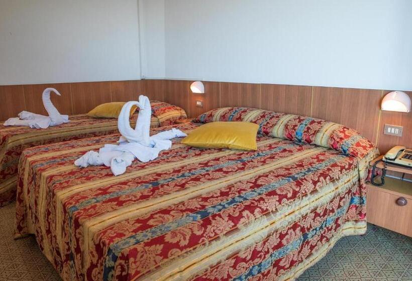 Triple Room Sea View, Majestic