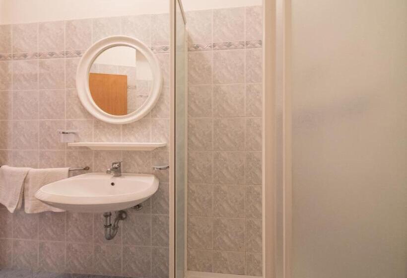 Четырехместный Номер Стандарт Вид на Море, Majestic