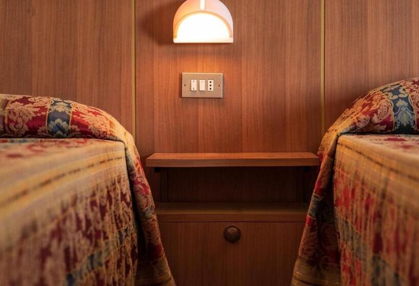 Четырехместный Номер Стандарт Вид на Море, Majestic