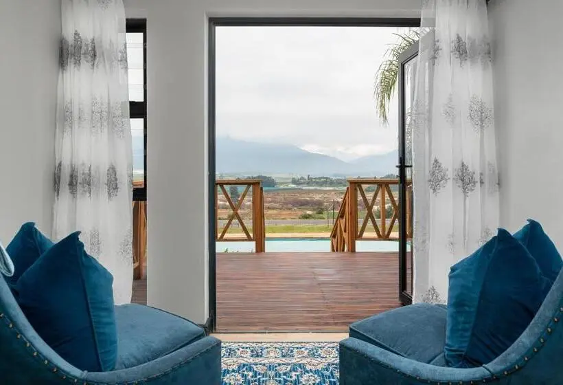デラックスルーム, Ukholo Lodge