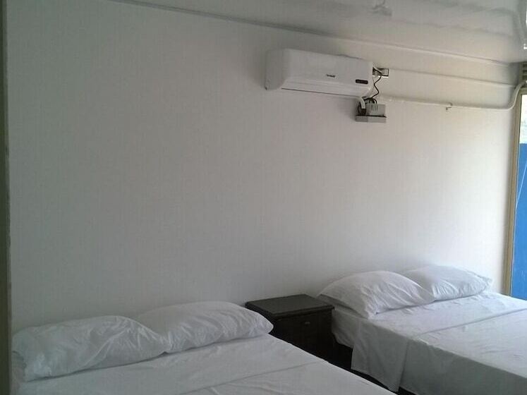 Семейный Номер, Marineros Club Nautico