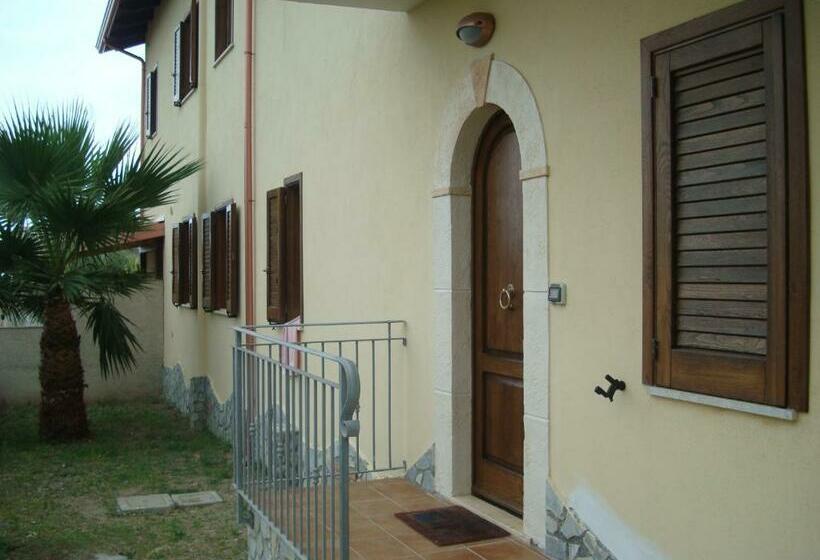 חדר סטנדרט לשלושה עם מרפסת, A Due Passi Dal Mare