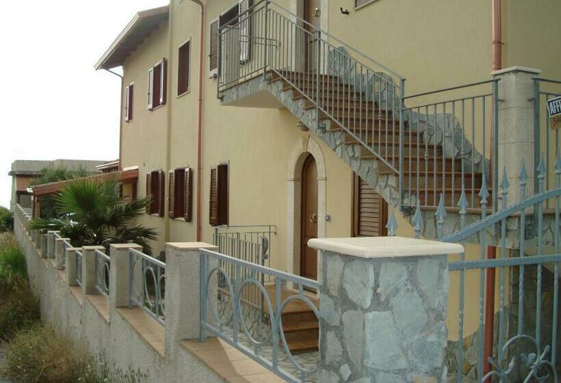 חדר סטנדרט לשלושה עם מרפסת, A Due Passi Dal Mare