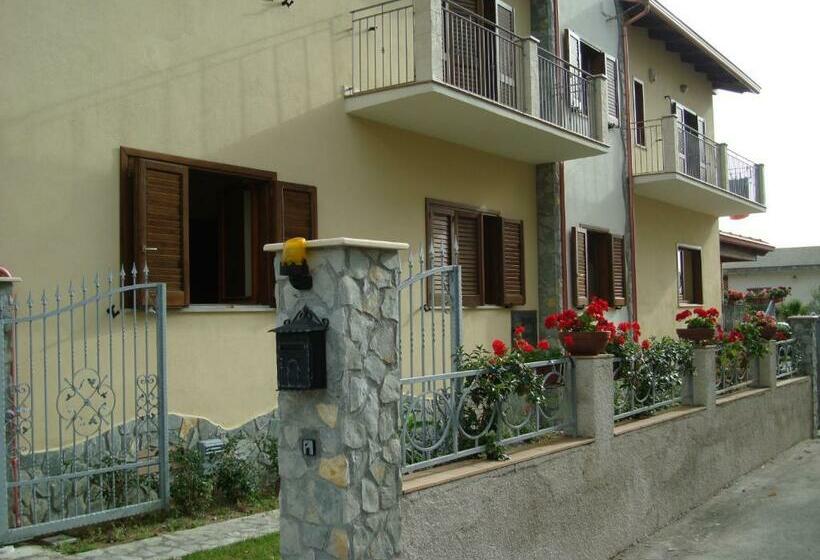 חדר סטנדרט לשלושה עם מרפסת, A Due Passi Dal Mare