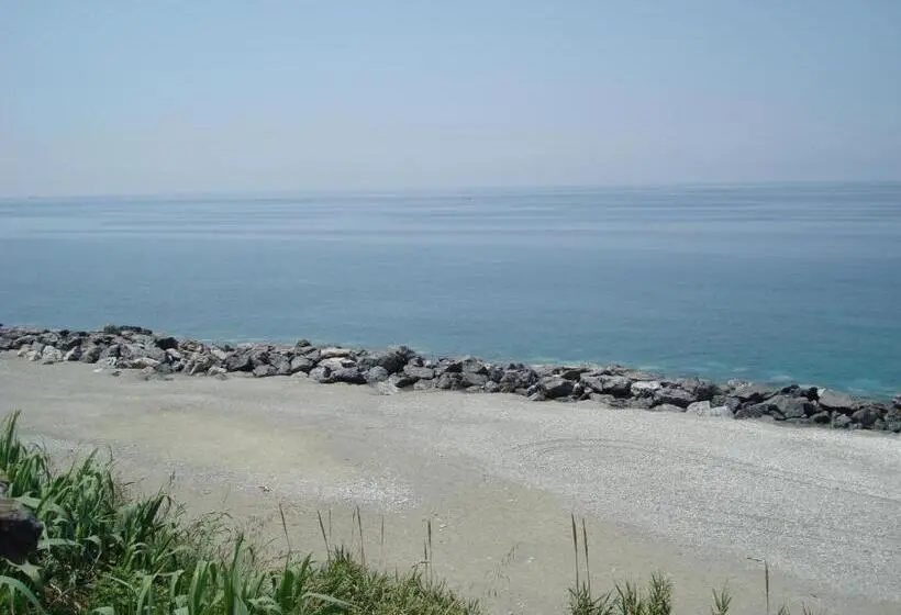 ファミリーステューディオ, A Due Passi Dal Mare