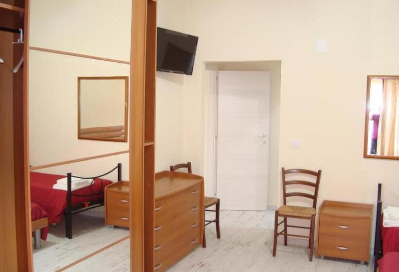 דירת חדר בקומת קרקע, A Due Passi Dal Mare