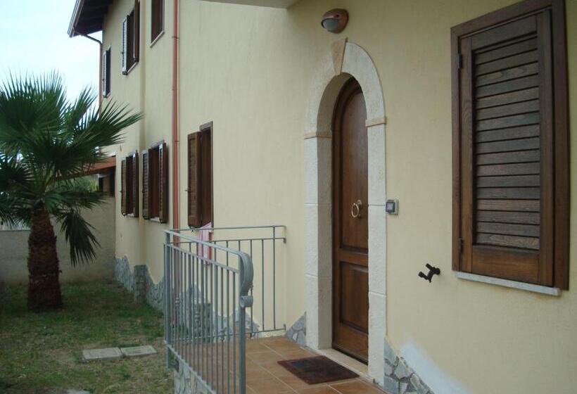 דירת חדר בקומת קרקע, A Due Passi Dal Mare