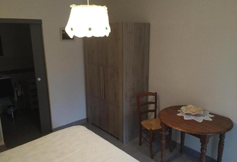 غرفة قياسية, Le Mas De Servant Roulottes Et Chambres D Hôtes