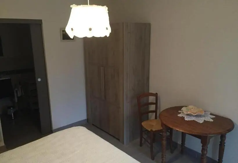 スタンダードルーム, Le Mas De Servant Roulottes Et Chambres D Hôtes