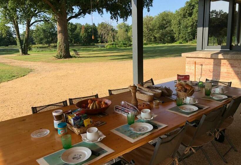 غرفة قياسية مطلّة علي الحديقة, Orangerie De Chatel Selection Figaro & Elle Magazine