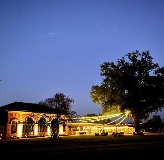 غرفة قياسية مطلّة علي الحديقة, Orangerie De Chatel Selection Figaro & Elle Magazine