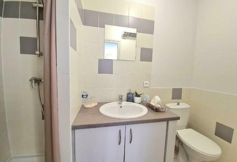 マウンテンビュースタンダードルーム, Bar Des Amis