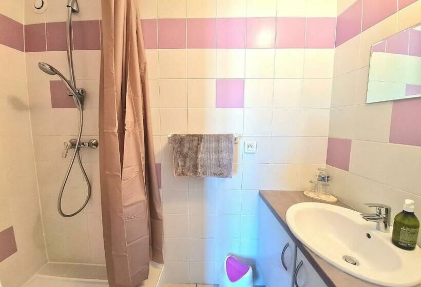 スタンダードトリプルルーム, Bar Des Amis