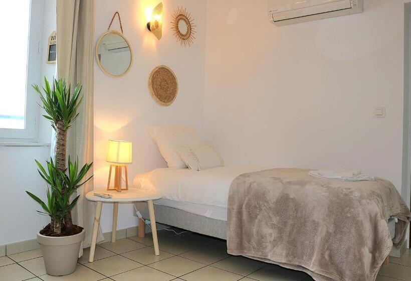 スタンダードトリプルルーム, Bar Des Amis