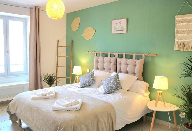 スタンダードルーム, Bar Des Amis