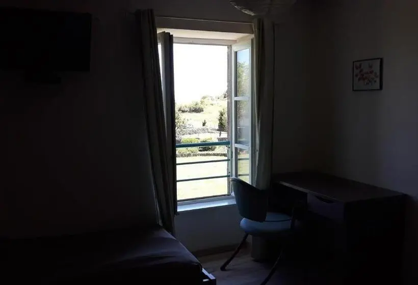トリプルクラシックルーム, Maison De La Monne