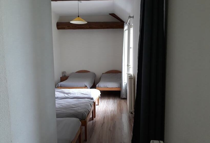 غرفة إقتصادية, Maison De La Monne