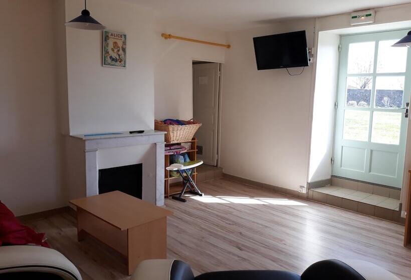 غرفة إقتصادية, Maison De La Monne