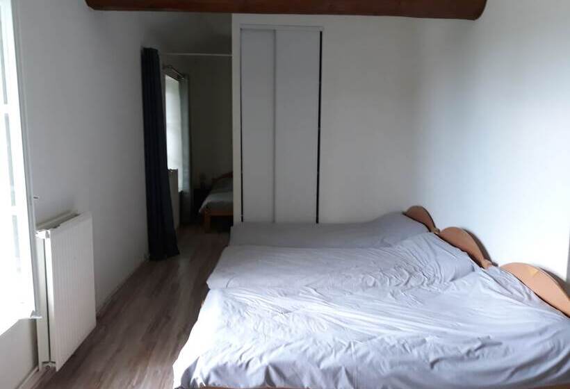 غرفة إقتصادية, Maison De La Monne